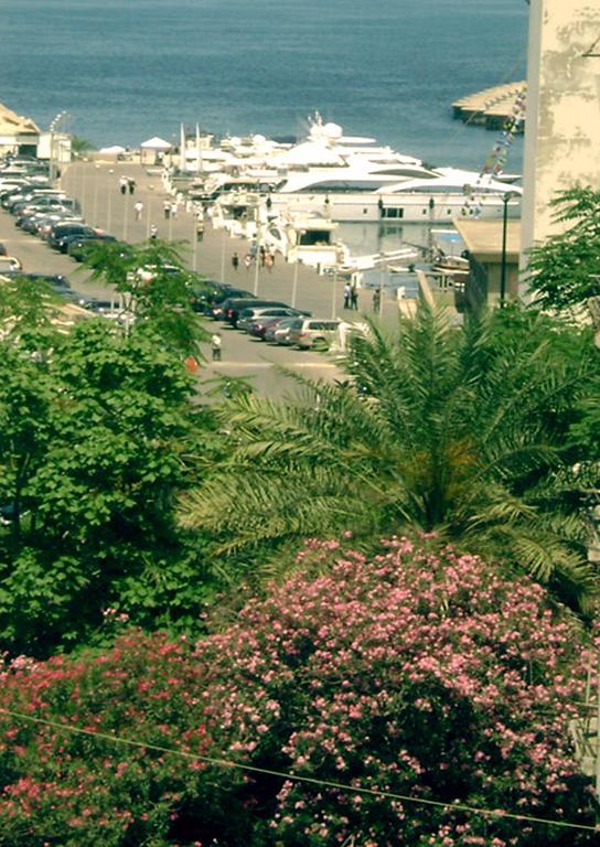 Regis Hotel Beirut Exterior photo